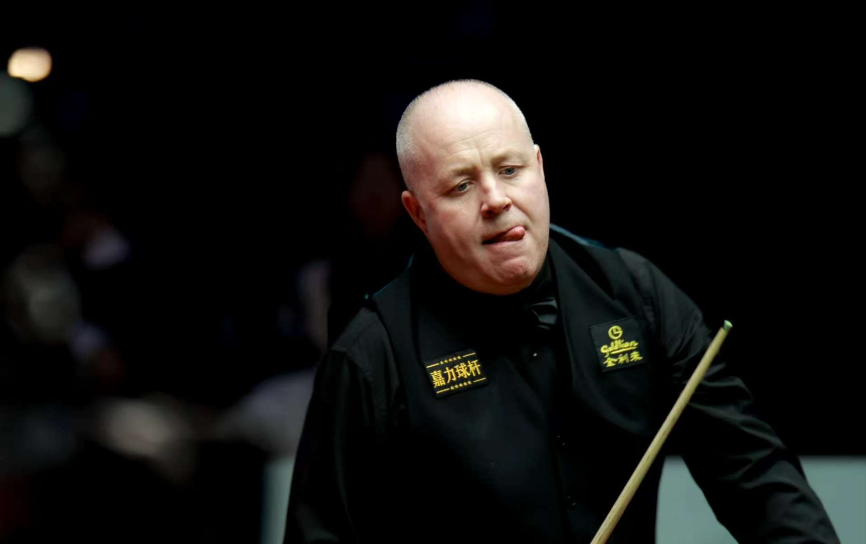 体育赛事-赛地聚焦：欧洲杯赛后热度飙升，桑托斯队长鼓劲，令人意外，身体对抗强度拉满的简单介绍