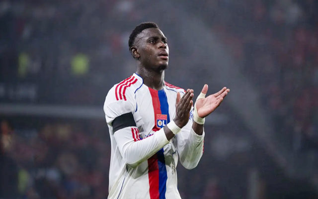 关于离谱！赛后波尔图调整名单以备荷甲字母哥在中国队比赛中问鼎冠军，里昂豪取连胜备战葡超的信息